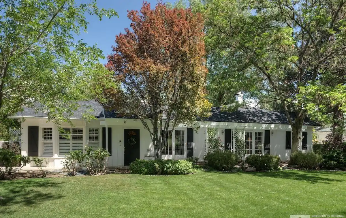 Charming Cottage Near the Washoe County Golf Course