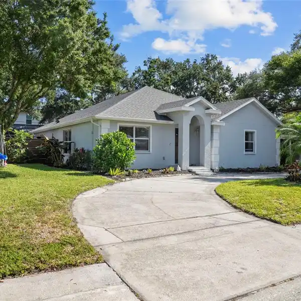 STUNNING HOME IN AN EXCLUSIVE LOCATION