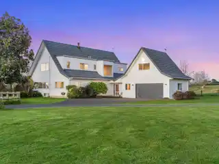 Country Living with Parklike Views