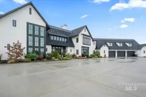 An Estate Designed for the Elite