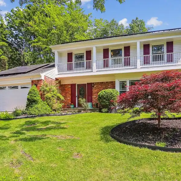 CHARMING HOME IN SOUGHT-AFTER FOX HILLS