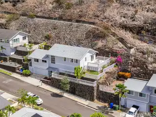 Charming Well-Maintained Home with Volcanic Views