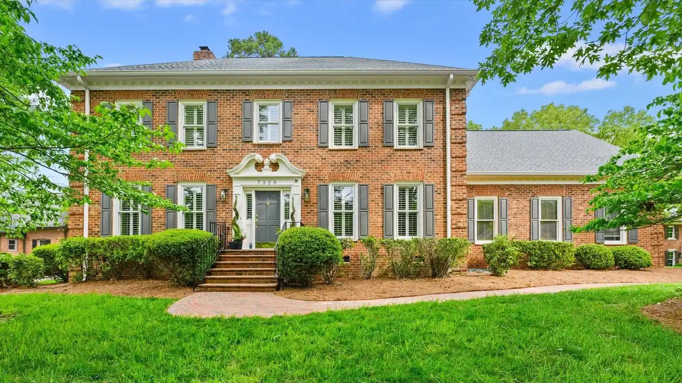 Stately Georgian Home on a Quiet Cul-de-sac