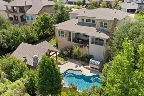 Beautifully Landscaped Home in Rough Hollow's Lakeway Highlands