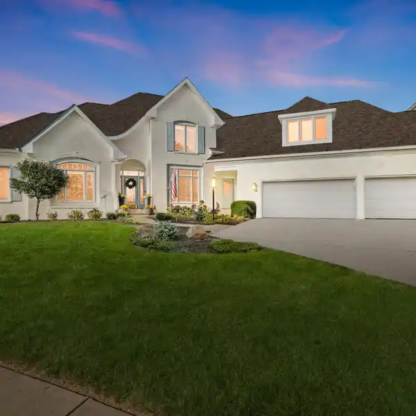 GORGEOUS HOME IN MOFFITT FARM OF PRAIRIE VIEW