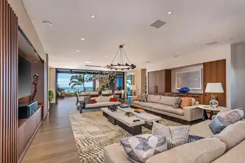 Penthouse-Sized Home at Park Lane Ala Moana