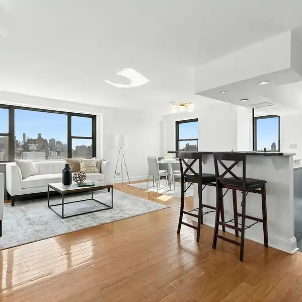 BRIGHT AND AIRY HOME AT THE FULL-SERVICE ST. MARK