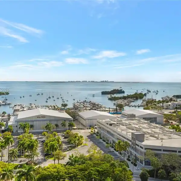 SPECTACULAR RESIDENCE AT GROVE AT GRAND BAY