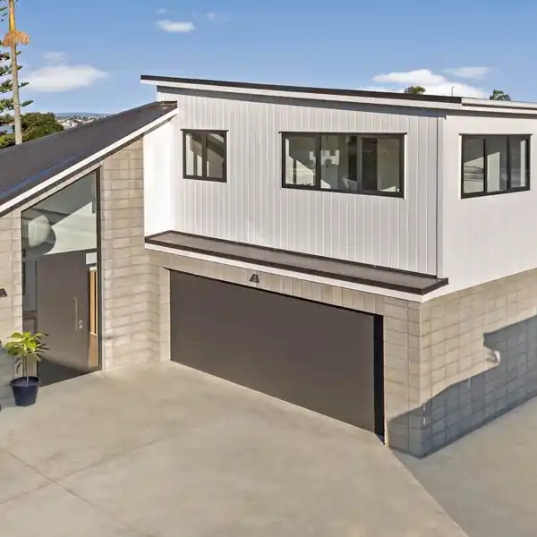 NEWLY COMPLETED ARCHITECTURAL RESIDENCE