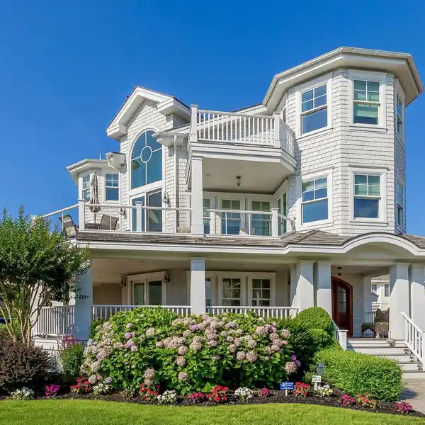 SUMMER HAVEN STEPS TO THE BEACH