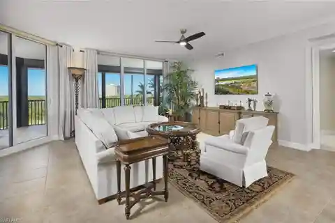 Exquisite Luxury Corner Residence in Florencia