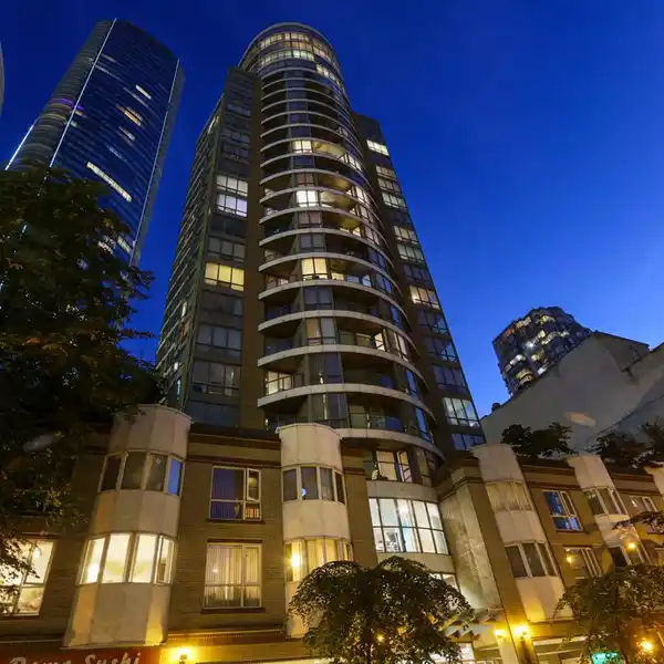 RARE COAL HARBOUR SUB-PENTHOUSE WITH SPECTACULAR VIEWS