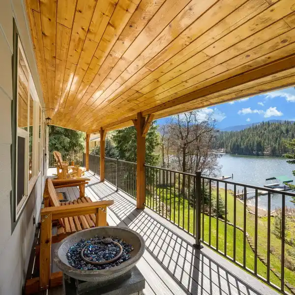 WATERFRONT RETREAT ON MOKINS BAY