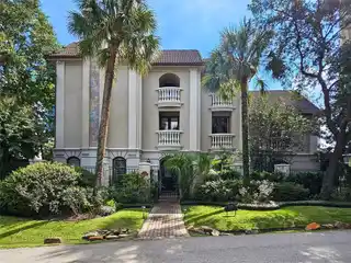 Sophisticated Living with Timeless Architectural Elegance