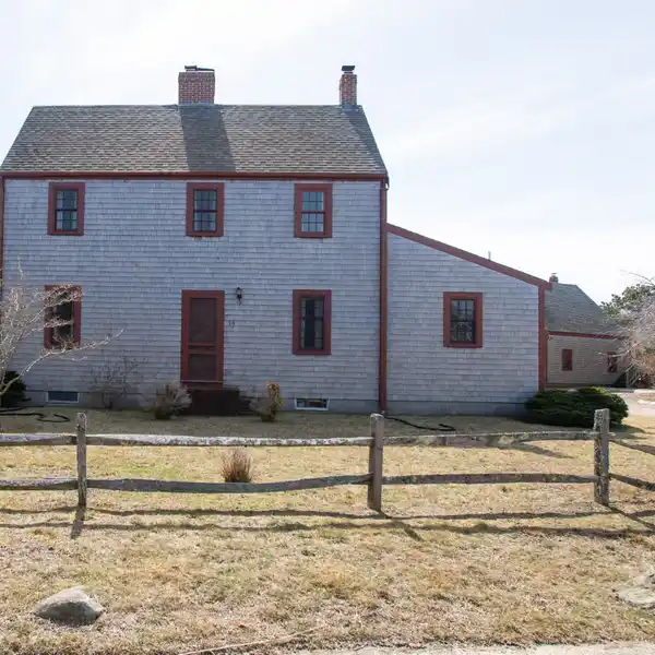 EXCEPTIONAL PROPERTY ON AN OVERSIZED PARCEL
