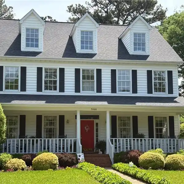 BEAUTIFULLY MAINTAINED HOME IN COVETED EDGEWATER