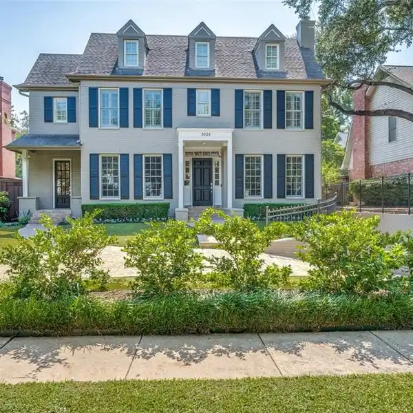 BEAUTIFUL CUSTOM HOME