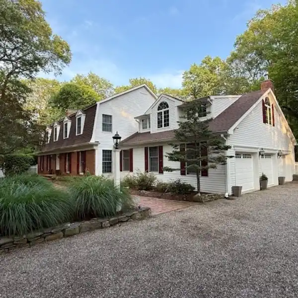 GRACIOUS COLONIAL IN A SOUGHT-AFTER NEIGHBORHOOD