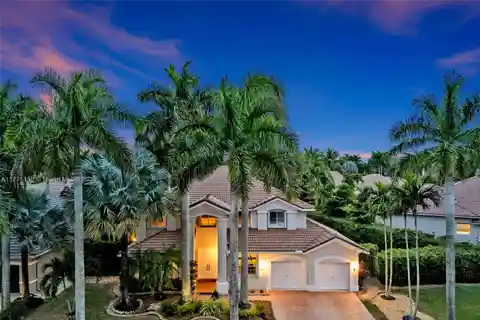 Magnificent Residence in Weston Hills Golf Country Club