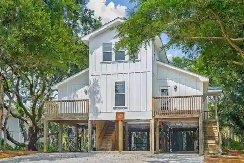 Turnkey Island Retreat Near Beaches and Marina