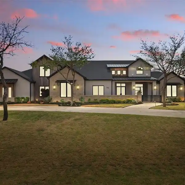 MODERN MID-CENTURY RANCH HOME