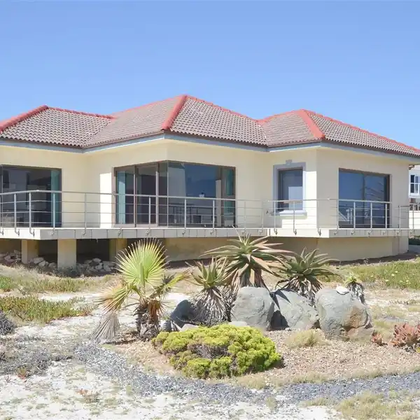 EXCEPTIONAL PROPERTY IN THE HEART OF PEARL BAY