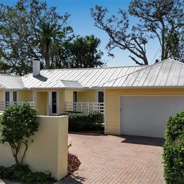 METICULOUSLY MAINTAINED HOME IN BAY POINT PARK
