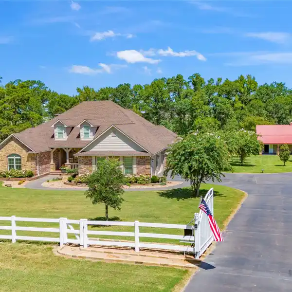 TRANQUIL COUNTRY LIVING ON 18 ACRES IN STALLION LAKE RANCH
