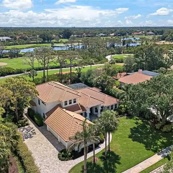 BRIGHT AND BEAUTIFUL HOME REMODELED TO PERFECTION