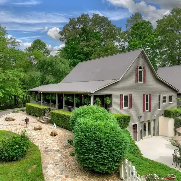 27-ACRE LUXURY COMPOUND BORDERING MERCIER ORCHARDS