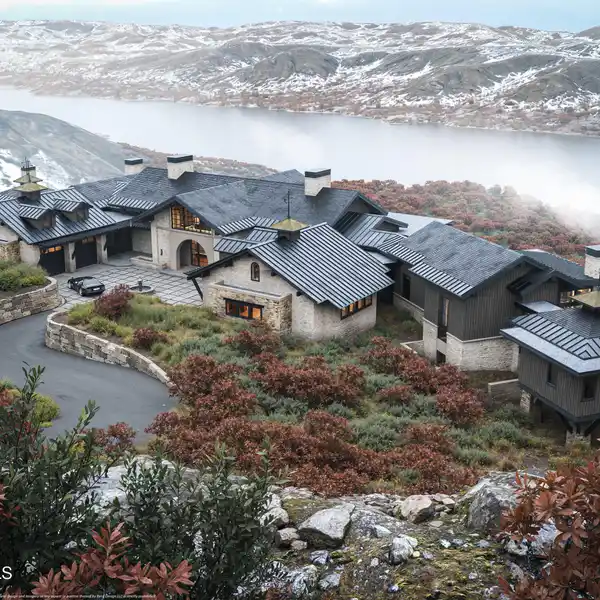 THE WATER-EARTH-SKY VILLA