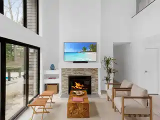 Impressive Contemporary Rental in a Perfect Hamptons Location