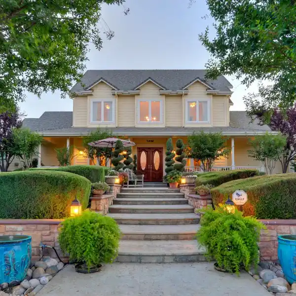 STATELY HOME ON STUNNING ONE-OF-A-KIND ESTATE