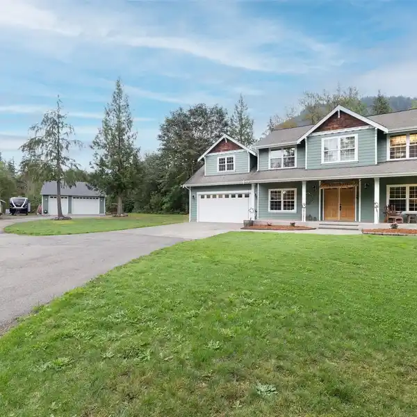 FIVE PEACEFUL ACRES IN THE LAKE WALKER AREA
