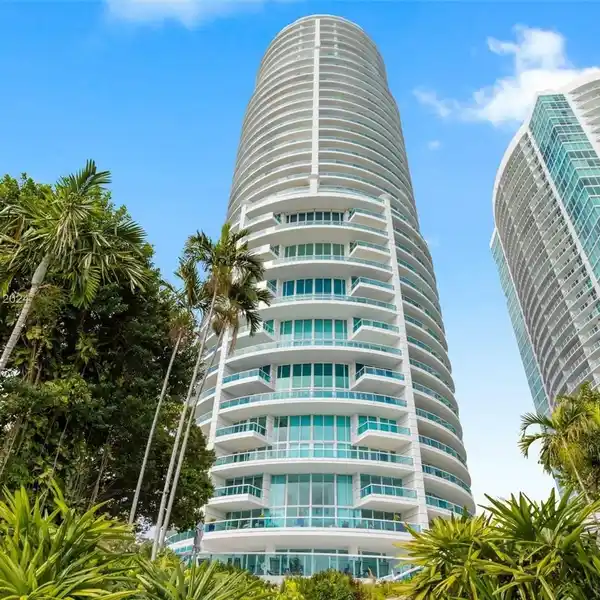 LARGE TWO BEDROOM IN UGO COLOMBO'S PREMIERE BOUTIQUE BUILDING