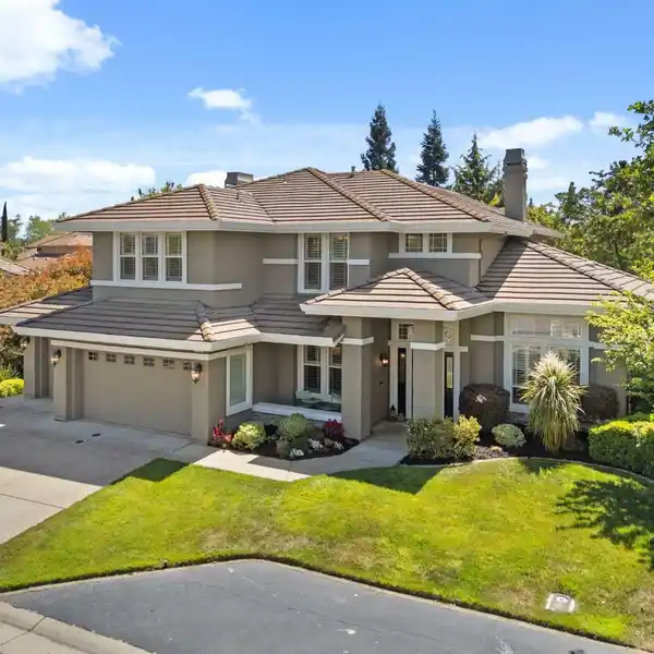 LUXURY LIVING IN GATED COMMUNITY