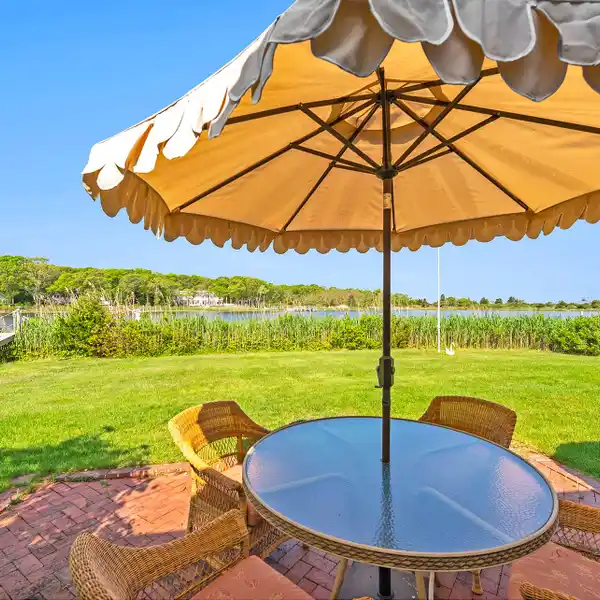 COZY WATERFRONT COTTAGE FOR RENT