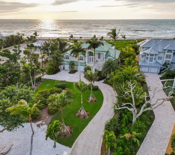 METICULOUSLY REFINED GULF-FRONT ESTATE