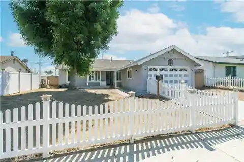 Charming Home in Desirable North of Rinaldi