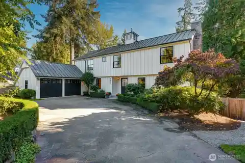 Show-stopping Modern Farmhouse