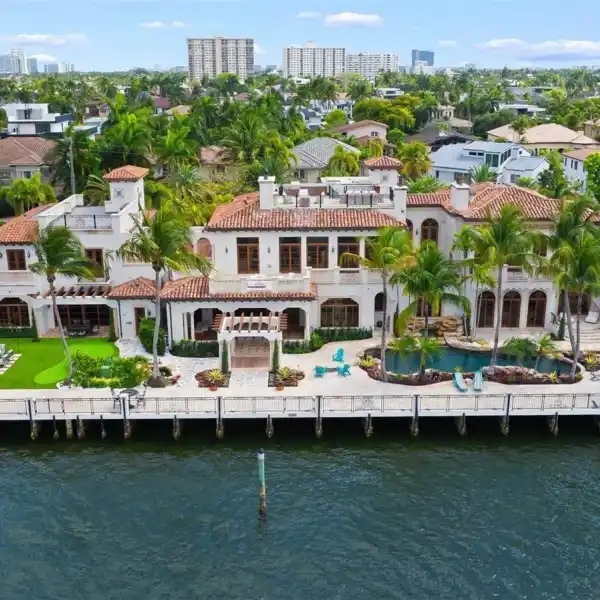 PALAZZO DEI PENSIERI IN SEVEN ISLES