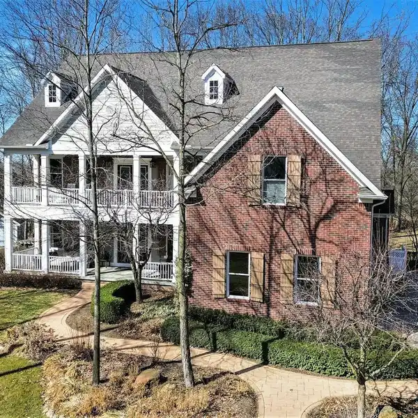 CUSTOM BUILT HOME IN SAMBROOK ESTATES