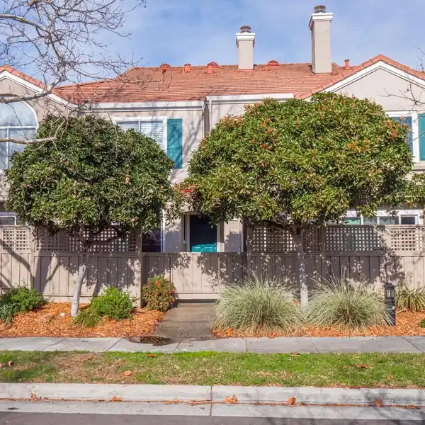 WELL-KEPT HOME IN AMAZING CENTRAL LOCATION
