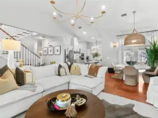 Beach House in Tranquil Summer Ridge