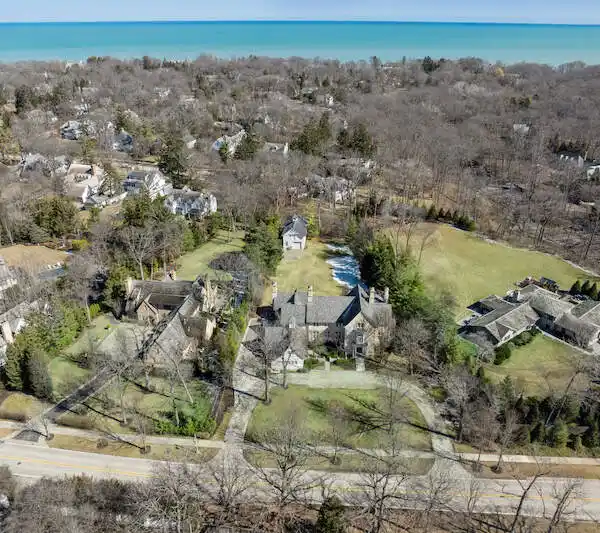 BREATHTAKING CUSTOM-BUILT HOME