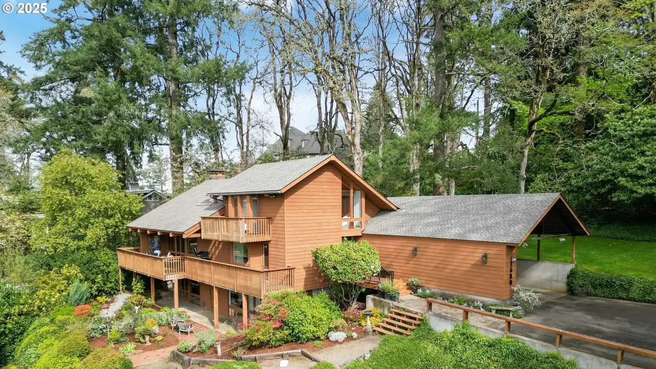 Private Estate Atop Fairmount Hill