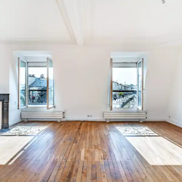 PEACEFUL AND SUNNY TOP-FLOOR APARTMENT