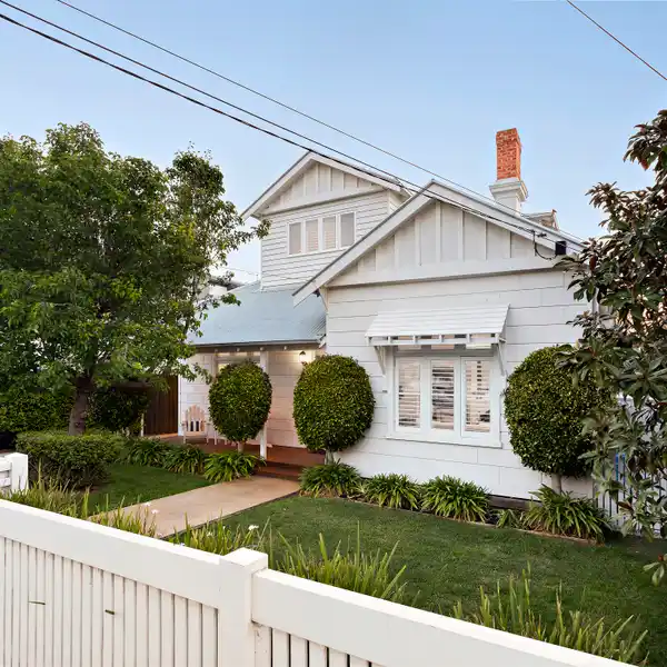 FEDERATION GRANDEUR WITH BAY VIEWS AND RESORT LUXURY