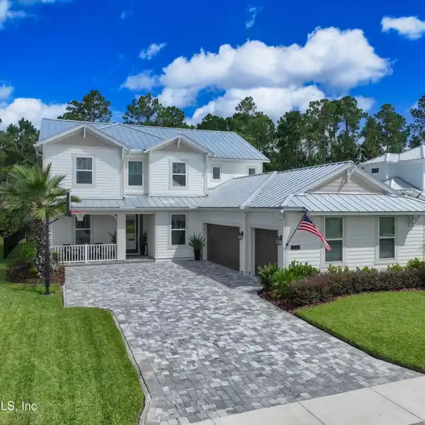 RESORT-STYLE LIVING WITH CRYSTAL LAGOON ACCESS