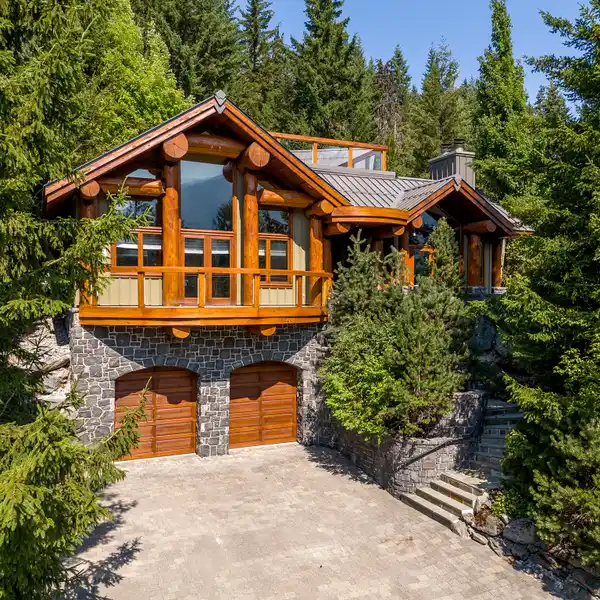 STUNNING ELEVATED RESIDENCE